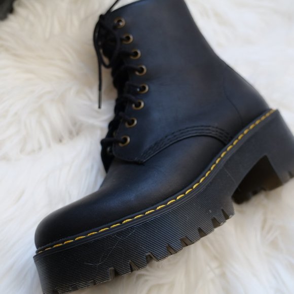Dr. Martens SHRIVER HI WOMEN'S WYOMING LEATHER HEELED BOOTS - Picture 4 of 16